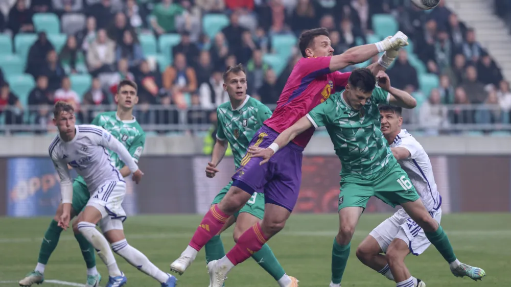 Ažbe Jug, Ahmet Muhamedbegović- 17. 04. 2024 - nogomet - 1.SNL - Olimpija: Maribor //FOTO: Jaka Gasar