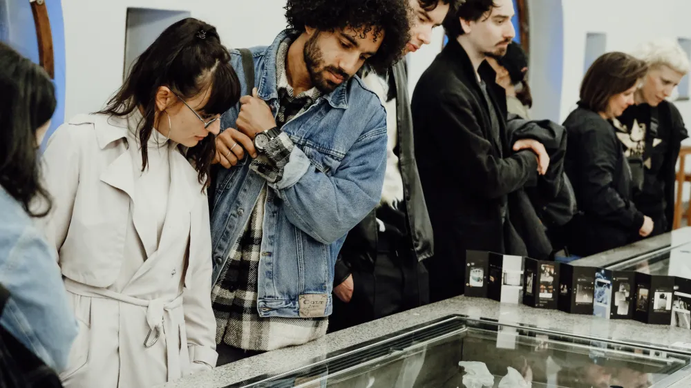 Povod za nastanek projekta LULAT ME! je bilo zaprtje barov, restavracij in celo javnih stranišč med pandemijo covida-19.
 