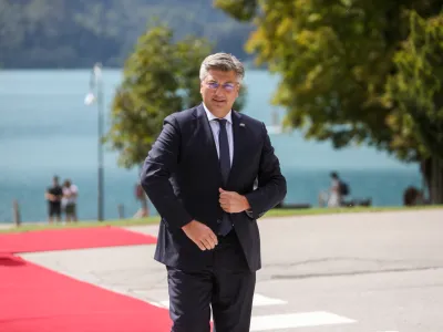 - predsednik vlade dr. Robert Golob- ministrica za zunanje zadeve Tanja Fajon- Predsednik Republike Hrvaške Andrej Plenković- 29.08.2022 - 17. Blejski strateški forum – BSF Bled 2022 pod naslovom Vladavina moči ali moč pravil, posvečen predvsem ruski agresiji na Ukrajino in njenim posledicam. //FOTO: Bojan Velikonja