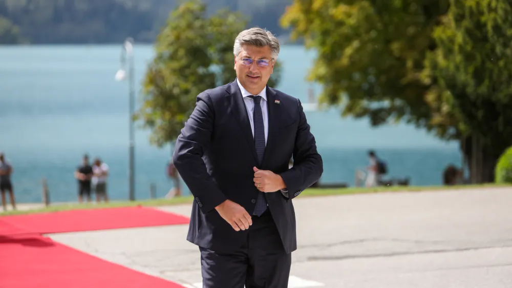 - predsednik vlade dr. Robert Golob- ministrica za zunanje zadeve Tanja Fajon- Predsednik Republike Hrvaške Andrej Plenković- 29.08.2022 - 17. Blejski strateški forum – BSF Bled 2022 pod naslovom Vladavina moči ali moč pravil, posvečen predvsem ruski agresiji na Ukrajino in njenim posledicam. //FOTO: Bojan Velikonja