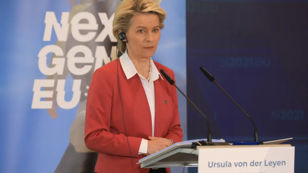 ﻿Predsednica evropske komisije Ursula von der Layen 01.7.2021 - Ob prevzemu predsedovanja Svetu EU bo Vlada RS gostila kolegij Evropske komisije Brdo pri Kranju - FOTO: LUKA CJUHA.