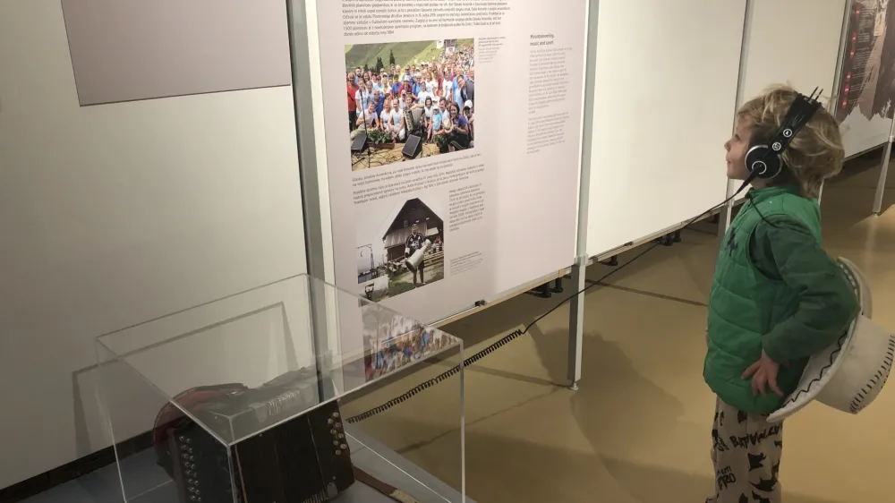 Osrednji dogodek ob stoletnici je razstava Gore in srčnost v Planinskem muzeju v Mojstrani. 