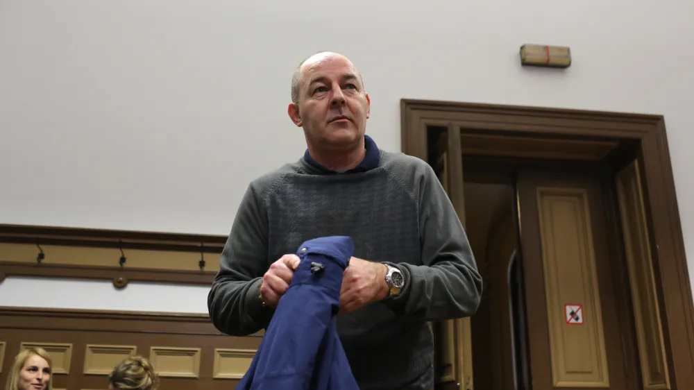 ﻿Florijan Gašperin,- 15.02.2017 -  sojenje Florijanu Gašperinu in soobd. zaradi prejemanja podkupnin pri tehničnih pregledih vozil -//FOTO: Jaka Gasar