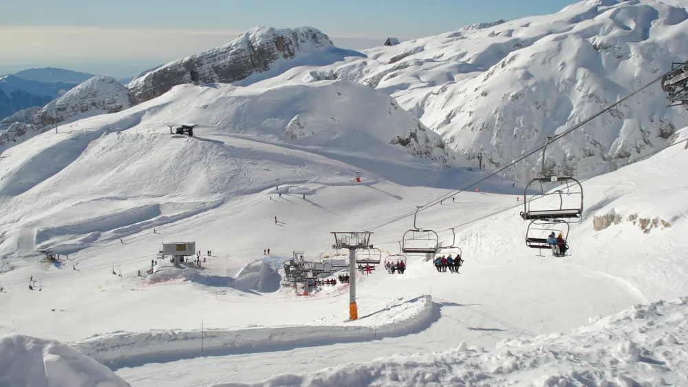 Kanin Sella Nevea, pogled na slovensko stran, smučišče, zima