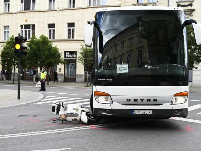 Varnost v prometuNesrečaAvtobusMoped17.05.2024 - Prometna nesreča na Gosposvetski ulici. FOTO: Nik Erik Neubauer