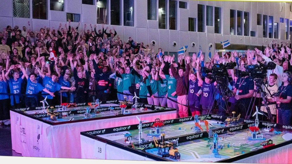 Učenci I. osnovne šole (OŠ) Celje, mladi raziskovalci in robotiki First Lego Liga (FLL) ekipa Black&White so na Norveškem postali prvaki FLL. 