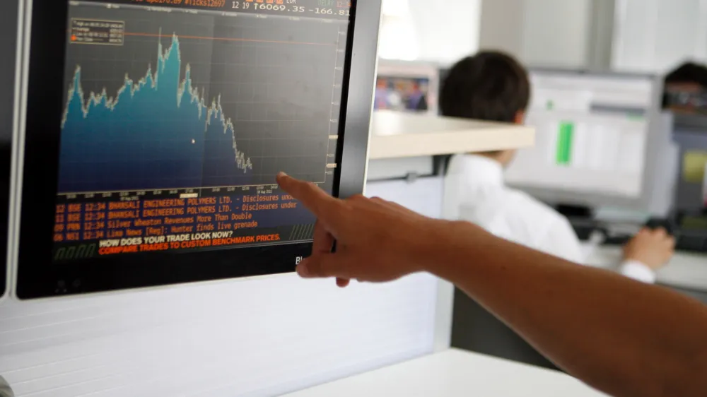 Borzno posredni&scaron;ka hi&scaron;a Ilirika. Spremljanje dogajanj na svetovniih borzah//Foto: Bojan Velikonja