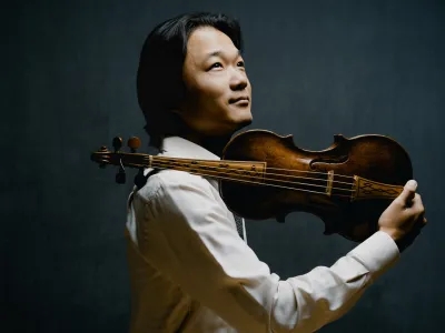 V Mozartovem Koncertu za violino in orkester &scaron;t. 4 v D-duru (KV 218) bo solist Shunske Sato, eden najizvirnej&scaron;ih violinistov dana&scaron;njega časa. Koncert bo novembra v okviru cikla FKK 2.&nbsp;