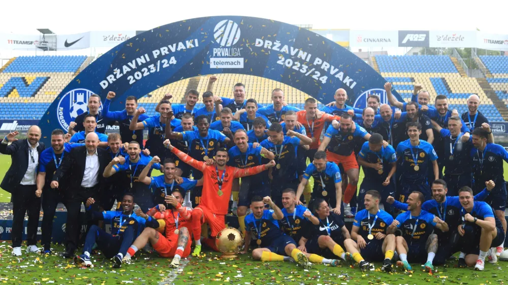 Nogometaši Celja so bili na prvem mestu skoraj vso sezono in so se zasluženo veselili naslova državnih prvakov. 