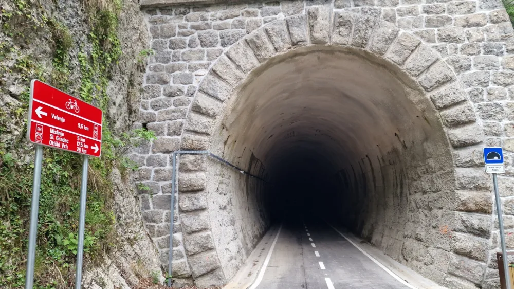 Trasa Štrekna poteka po opuščeni trasi nekdanje železniške proge in povezuje Velenje in Dravograd. F Klemen Hren