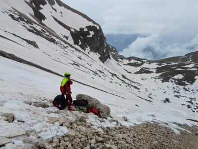Na Mangartu so našli truplo pogrešanega 53-letnega Avstrjca. Zanj je bil najverjetneje usoden zdrs po poledenelem, strmem pobočju. 