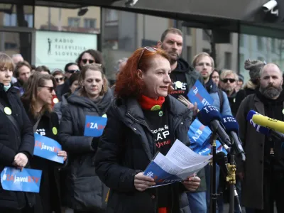 Helene Milinković, predsednica generalnega vodstva stavkovnega odbora KNS04.04.2023 - Celodnevna stavka proti vodstvu RTV Slovenija - novinarski sindikati RTVS s 24-urno prekinitvijo dela zaostrujejo stavkovne aktivnosti – protestni shod zaposlenih proti vodstvu RTV - protest//FOTO: Luka Cjuha