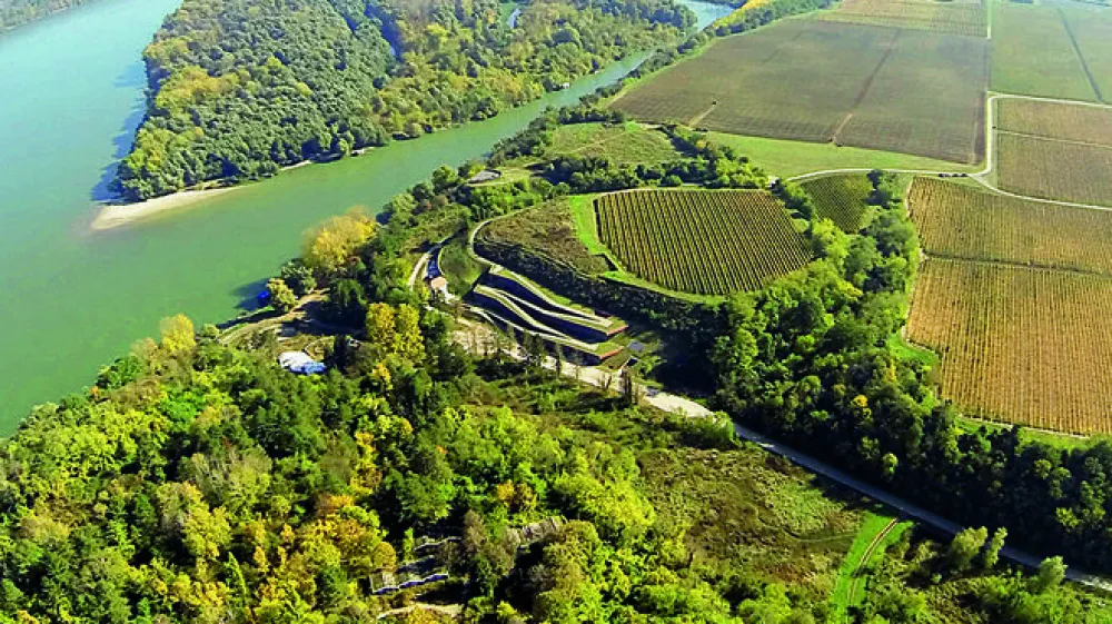 V svoj načrt potovanja na vzhod Hrvaške, kjer se Slavonija sreča s Podravino, Baranjo in Sremom, vsekakor vključite Muzej vučedolske kulture v Vukovarju.