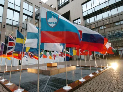 EU - zastave - evropa, Bruselj - voditelji 25 držav razširjene EU - vrhunsko zasedanje