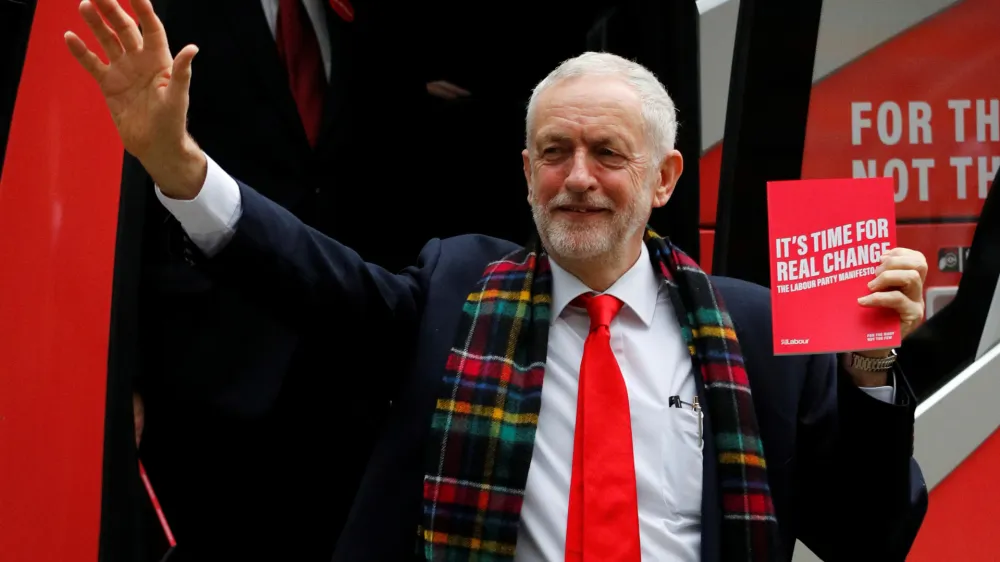 ﻿Leader of the Labour Party Jeremy Corbyn waves as he gets off the campaign bus ahead of the launch of the party manifesto in Birmingham, Britain November 21, 2019. REUTERS/Phil Noble - RC2MFD92D9YV