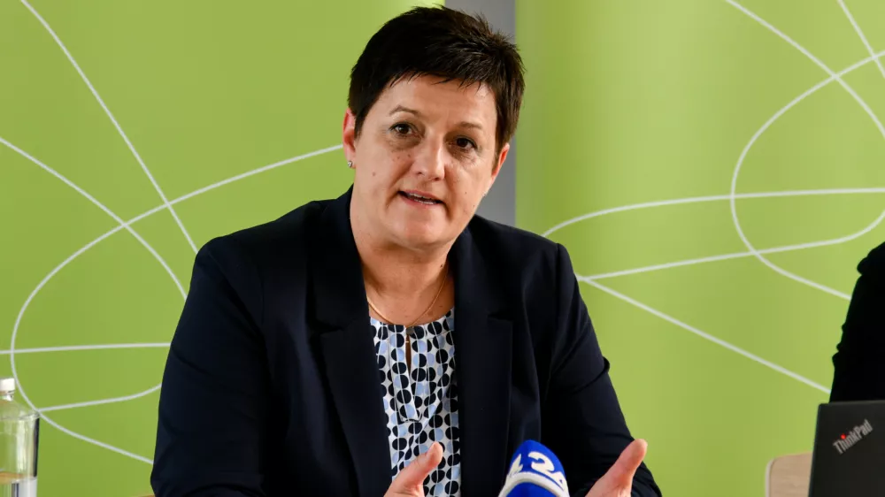 Valerija Glavač, direktorica podjetij Mol Slovenija in Mol &amp; Ina: Če regulacija že obstaja, bi morala upoštevati dejanske razmere na trgu, stroške poslovanja in možnosti vlaganj v razvoj mreže bencinskih servisov. 