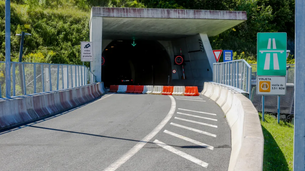 Za gradnjo polnega priključka iz šentviškega predora je prispelo pet ponudb gradbincev.