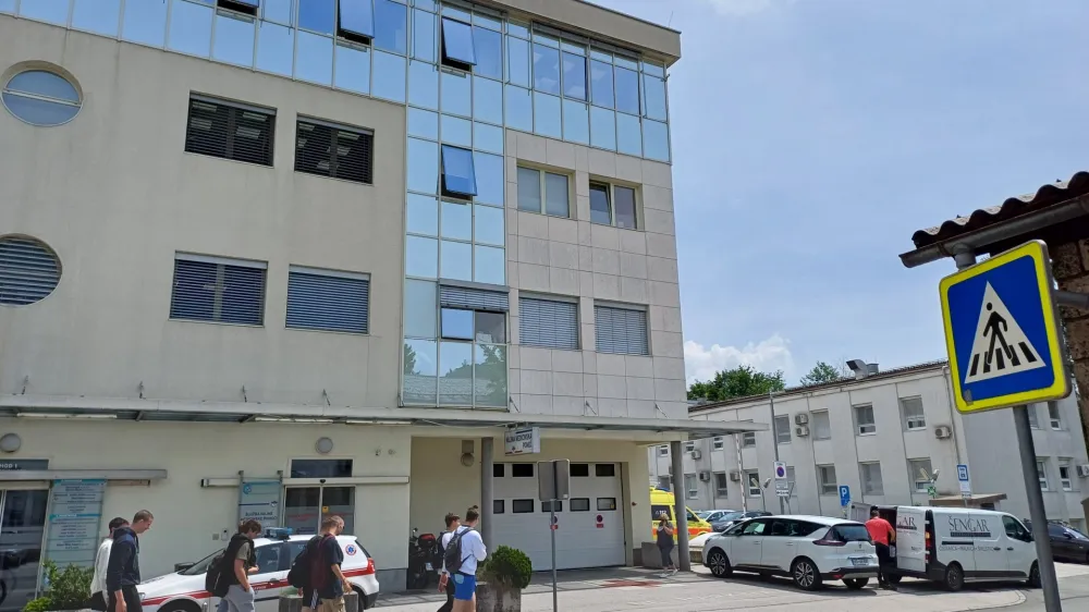 Z večjim pomanjkanjem zdravnikov se v tem času soočajo tudi v ZD Kranj, kjer deluje tudi ambulanta za neopredeljene zavarovane osebe.