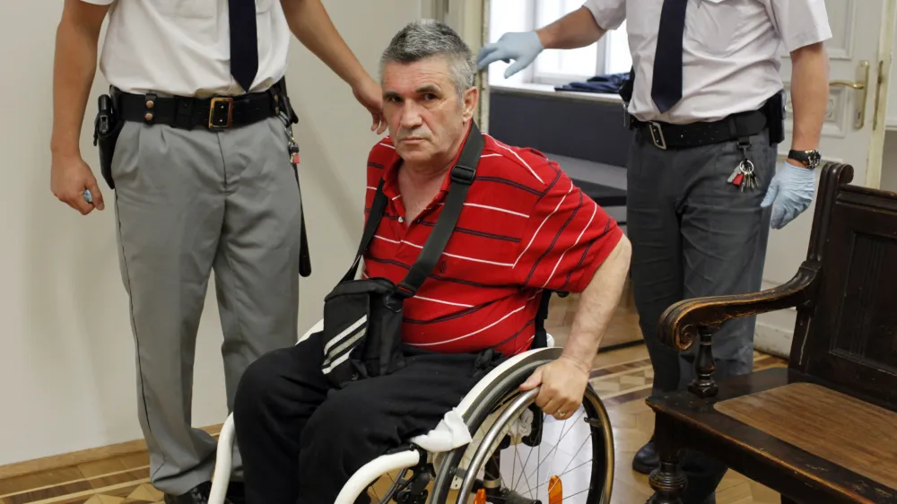 Ejub Puškar je bil zaradi zlorabe prostitucije za zapahi slaba štiri leta.  