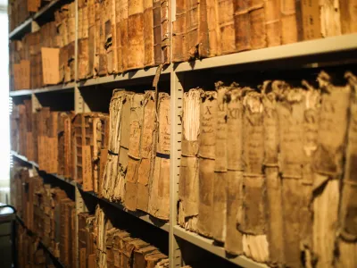 - Arhiv, - 03.06.2024. - Obisk ministrice za kulturo v Arhivu Republike Slovenije v Grubarjevi palači v Ljubljani. //FOTO: Bojan Velikonja