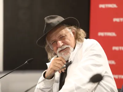 glasbenik Rade Šerbedžija04.06.2024 - novinarska konferenca Ljubljana Festivala, na kateri bodo sodelovali direktor in umetniški vodja Darko Brlek, dirigent in vodja projektov Glasbene produkcije RTV Slovenija Patrik Greblo, dirigent, umetniški in glasbeni direktor SNG Opere Maribor Simon Krečič ter igralec, režiser in glasbenik Rade ŠerbedžijaFOTO: Luka Cjuha