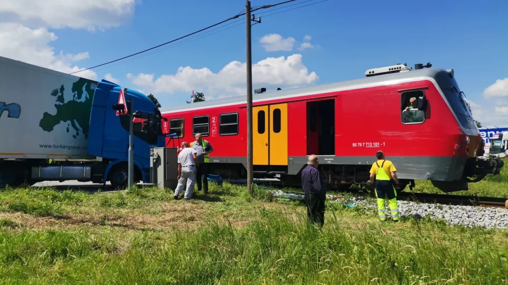 Trčenje vlaka in tovornjaka na Rudniku.