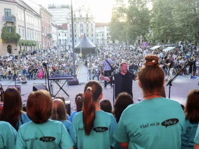Emir Jušič- 08.06.2022 – 14. Festival Junij v Ljubljani 2022 - otvoritveni koncert šolskih glasbenih skupin in dobrodelni koncert rock mulčkov z gosti na Kongresnem trgu //FOTO: Jaka Gasar