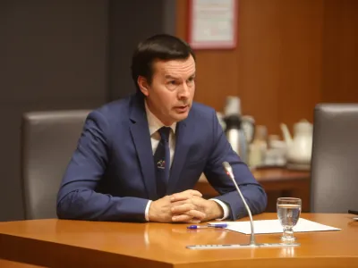 Uroš Urbanija, nekdanji direktor vladnega urada za komuniciranje - 15.11.2023 - preiskovalna komisija DZ, ki preiskuje sume nezakonitega financiranja političnih strank - delno zaprta seja - zaslišali nekdanjega direktorja vladnega urada za komuniciranje Uroša Urbanijo in se dogovorili o delu; //FOTO: Bojan Velikonja