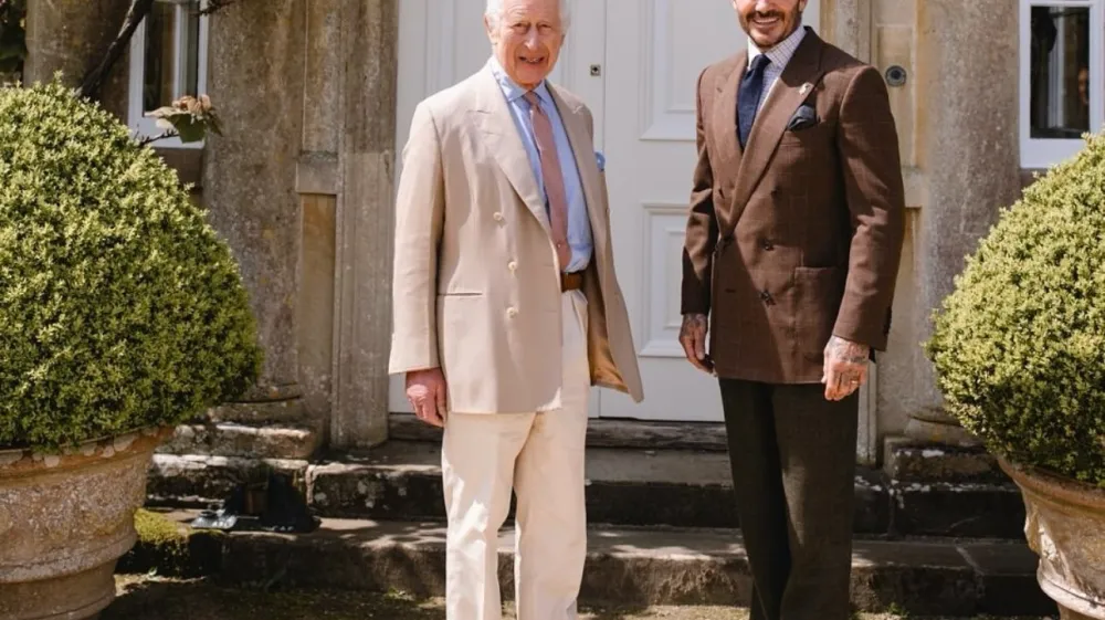 Kralj Karel III in David Beckham sta kramljala o čebelah. F instagram