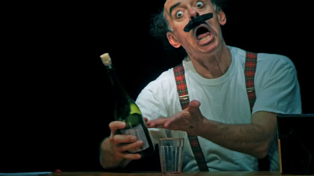 Paolo Nani se bo predstavil s kultno klovnado Pismo, s katero je navdu&scaron;il že v več kot 40 državah po svetu; v njej isti prizor odigra na 15 popolnoma različnih načinov.&nbsp;