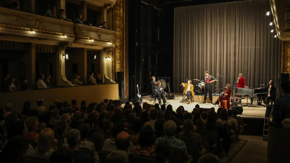 - Zgornja kavarna,- 08.06.2024. - Zadnjo predstava v SNG Drami Cyrano de Bergerac, pred začetkom prenove stavbe.//FOTO: Bojan Velikonja