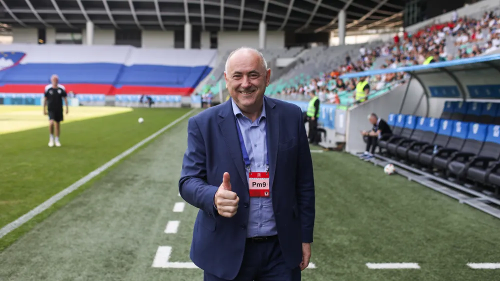 Predsednik NZS in nekdanji nogometni sodnik Radenko Mijatović: Slovenski sodniki so v Evropi zelo spoštovani. Marsikatera države pokliče in želi imeti za odločilne tekme slovenske sodnike, ki so zelo dobri. Vedno bo prišlo tudi napak. V mojih dveh mandatih sta dva slovenska sodnika, Damir Skomina in Slavko Vinčić, sodila finale lige prvakov in bila na svetovnih ter evropskih prvenstvih. To je zelo dobra referenca tudi za tiste, ki izobražujejo slovenske sodnike. 