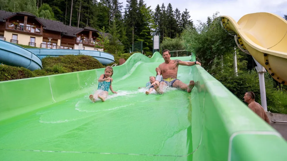 Zunanji bazen in tobogan terme Snovik