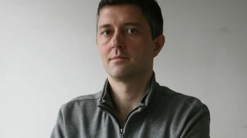 Uroš emrov, komentator - port- Dnevnik 2016 - portreti za komentarje in kolumne - komentatorji - novinarji - //FOTO: Toma Skale