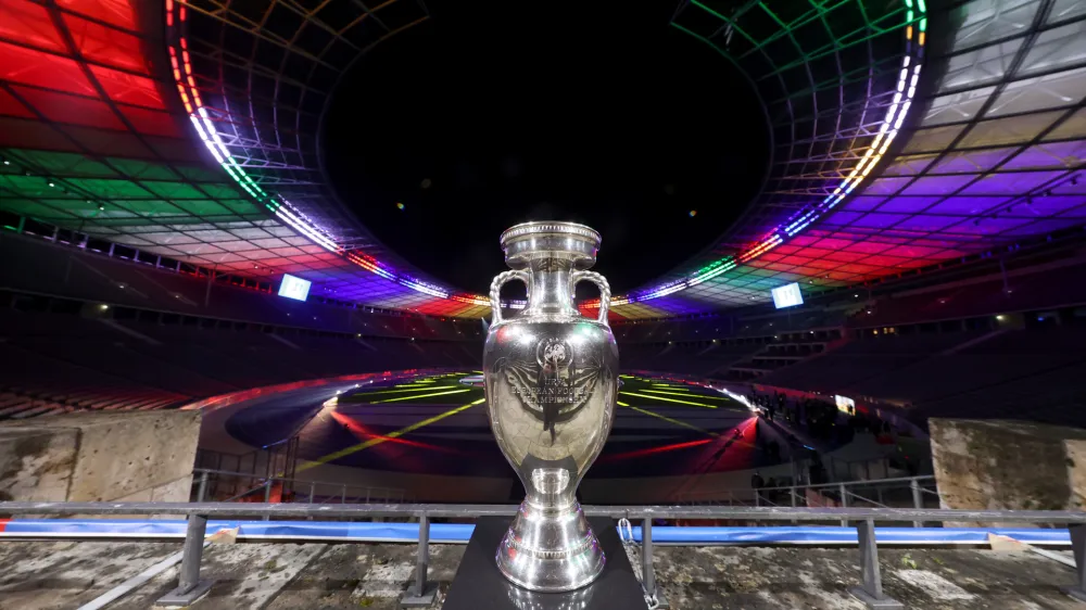 FILED - 05 October 2021, Berlin: The trophy of the 2024 European Football Championship (UEFA Euro 2024) is displayed at the Olympic Stadium which is illuminated with the colours of the new UEFA Euro 2024 logo. Photo: Alexander Hassenstein/Getty-POOL/dpa