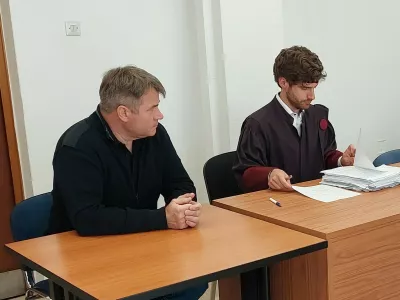 Nekdanji direktor Mesarstva Stra&scaron;ek Andrej Stra&scaron;ek (levo) s svojim zagovornikom Uro&scaron;em Pavlino. Foto Mojca Marot