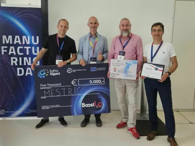 Z leve proti desni: Andraž Selan, direktor (Mestric Smart Factory), mag. Matjaž Marko, pooblaščeni minister/ekonomski svetovalec (Veleposlaništvo RS v Avstriji), Milan Dragič, direktor (Process Space) in Andrej Guštin, produktni vodja (Process Space) F Process Space