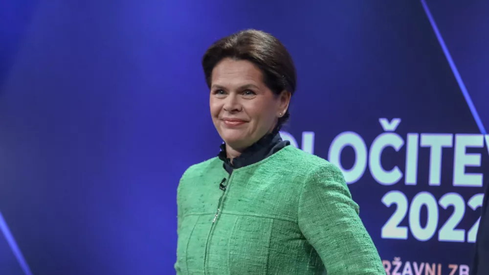 predsednica SAB Alenka Bratušek- 28.03.2022 – Parlamentarne volitve 2022 – televizijsko soočenje predsednikov parlamentarnih strank na POP TV //FOTO: Luka Cjuha