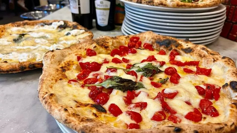 Originalne neapeljske pice iz picerije 50 Kalò v središču Neaplja. / Foto: 50 Kalò Di Ciro Salvo