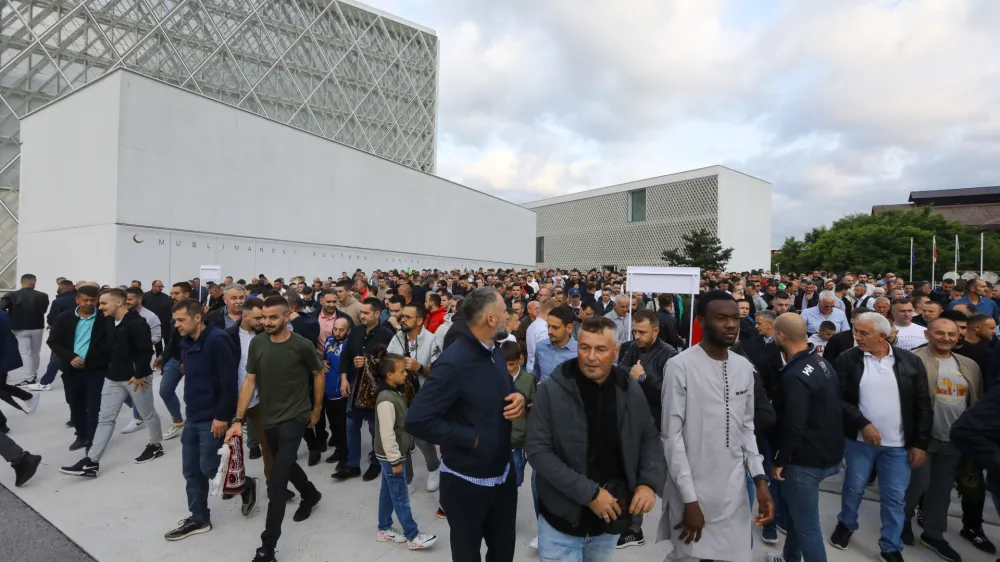 16.6.2024 osrednja bajramska slovesnost ob kurban bajramu, vodil jo bo mufti Nevzet Porić; Muslimanski kulturni center.Foto: Luka Cjuha