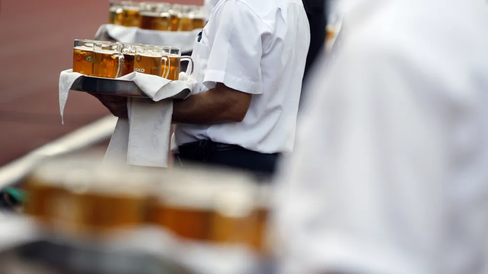 - ilustrativna fotografija - pivo La&scaron;ko- 49. Skoz čez kožo Velenje 2012 - tradicionalna prireditev ob dnevu rudarjev - //FOTO: Bojan Velikonja