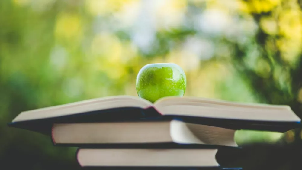 jabolko, zelelno, knjige