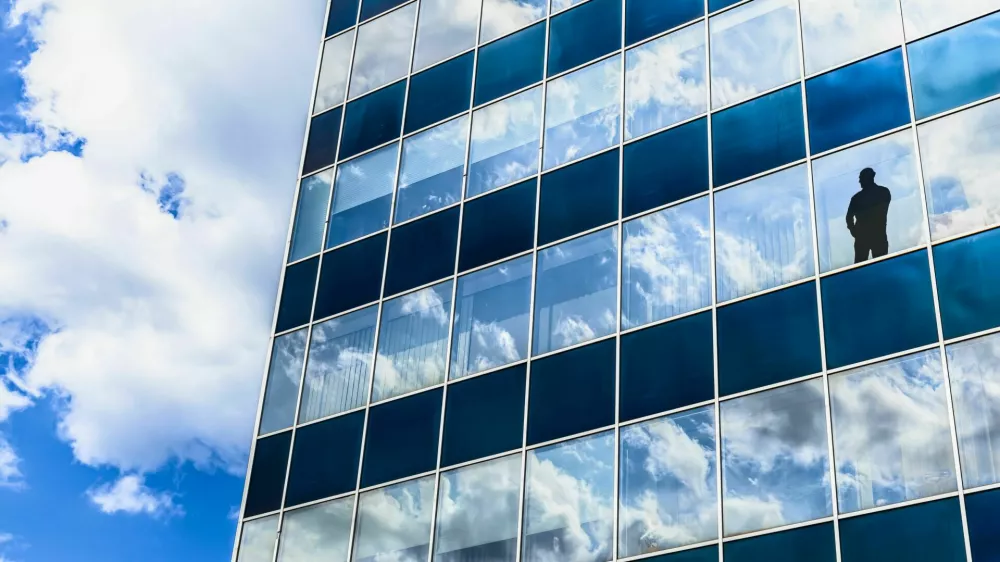 Ob mednarodnem dnevu žvižgačev, ki bo v nedeljo 23. junija raziskujemo, kdo so prijavitelji, ki prijavijo ali razkrijejo informacije o nepravilnih ravnanjih kot so na primer korupcija, goljufije, strokovne napake in malomarnost v delovnem okolju. Od lanskega leta jih ščiti tudi Zakon o zaščiti prijaviteljev (t.i.žvižgačev).