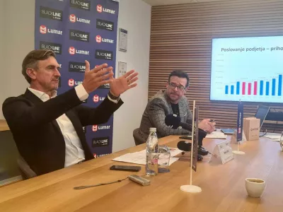 V zadnjih dveh mesecih se je &scaron;tevilo izdanih gradbenih dovoljenj zmanj&scaron;alo za okoli 80 odstotkov glede na predhodno obdobje, pravi direktor Lumarja Marko Lukić (levo). F Romana &Scaron;pende