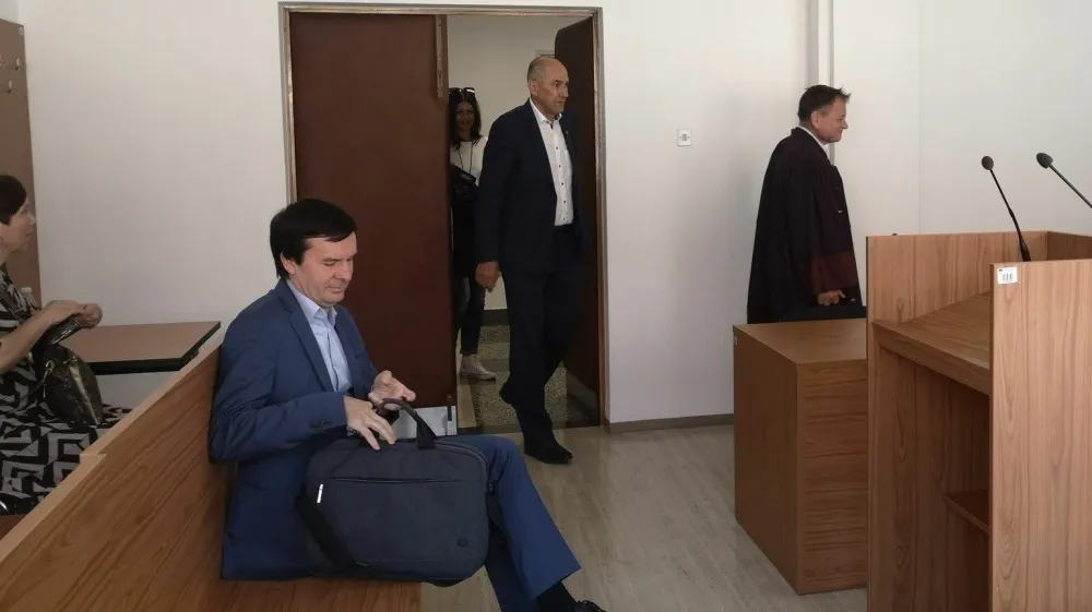 Uroš Urbanija, Janez Janša in Franci Matoz v Celju na sojenju v tožbi Bojana Veselinoviča