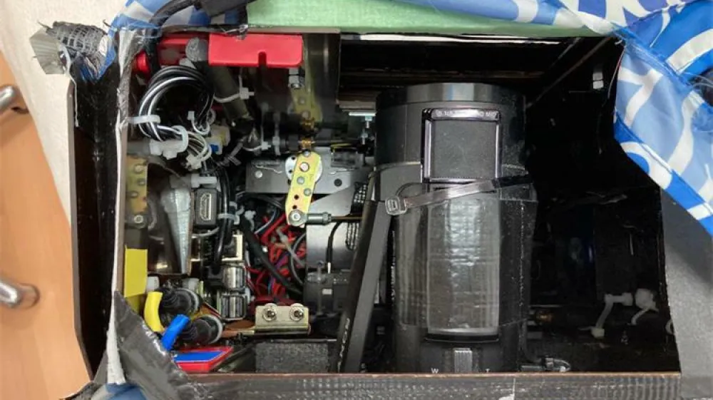 Nemca sta v kampu v Rovinju z ročno izdelano kamero, skrito v hladilni skrinji, na plaži snemala otroke.&nbsp;