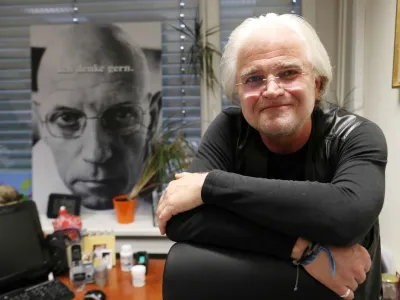 Očitno hočejo slovensko šolstvo obvladovati vsaj po organizacijski plati, če jim to že po vsebinski ali drugi plati ne uspeva.

Dr. Igor Ž. Žagar, direktor Pedagoškega inštituta

 