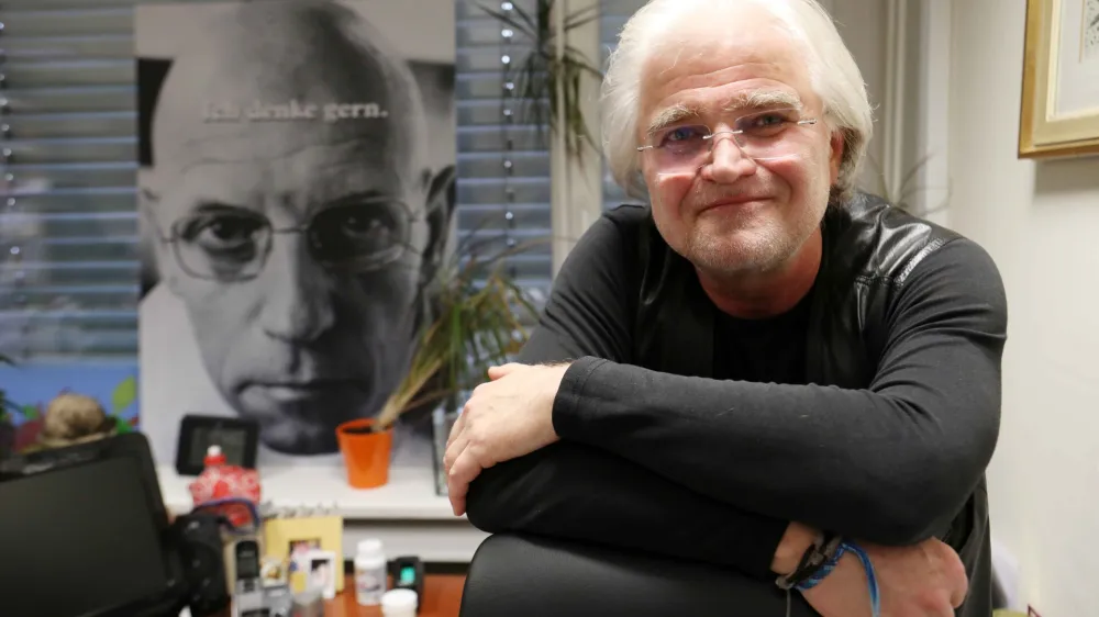 Očitno hočejo slovensko šolstvo obvladovati vsaj po organizacijski plati, če jim to že po vsebinski ali drugi plati ne uspeva.

Dr. Igor Ž. Žagar, direktor Pedagoškega inštituta

 