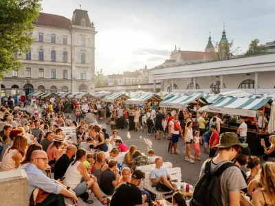 V skupno doživetje je povezal vrhunska ponudnika v Šentjoštu nad Horjulom: restavracijo Grič z Michelinovo zvezdico in Sirarstvo Orešnik, znano predvsem po odličnem kozjem siru.