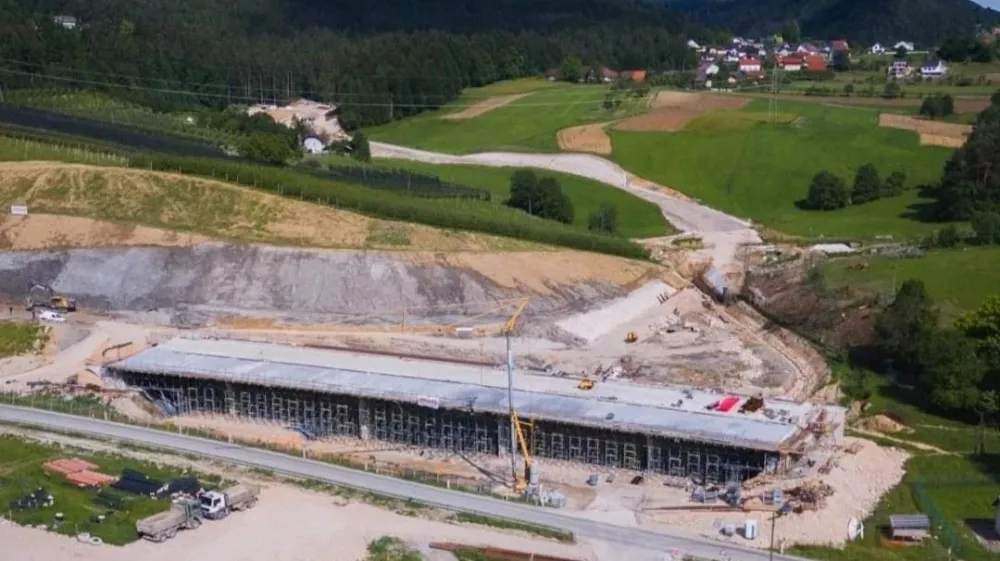 Dan, ko so betonirali most pri &Scaron;kalah.&nbsp;